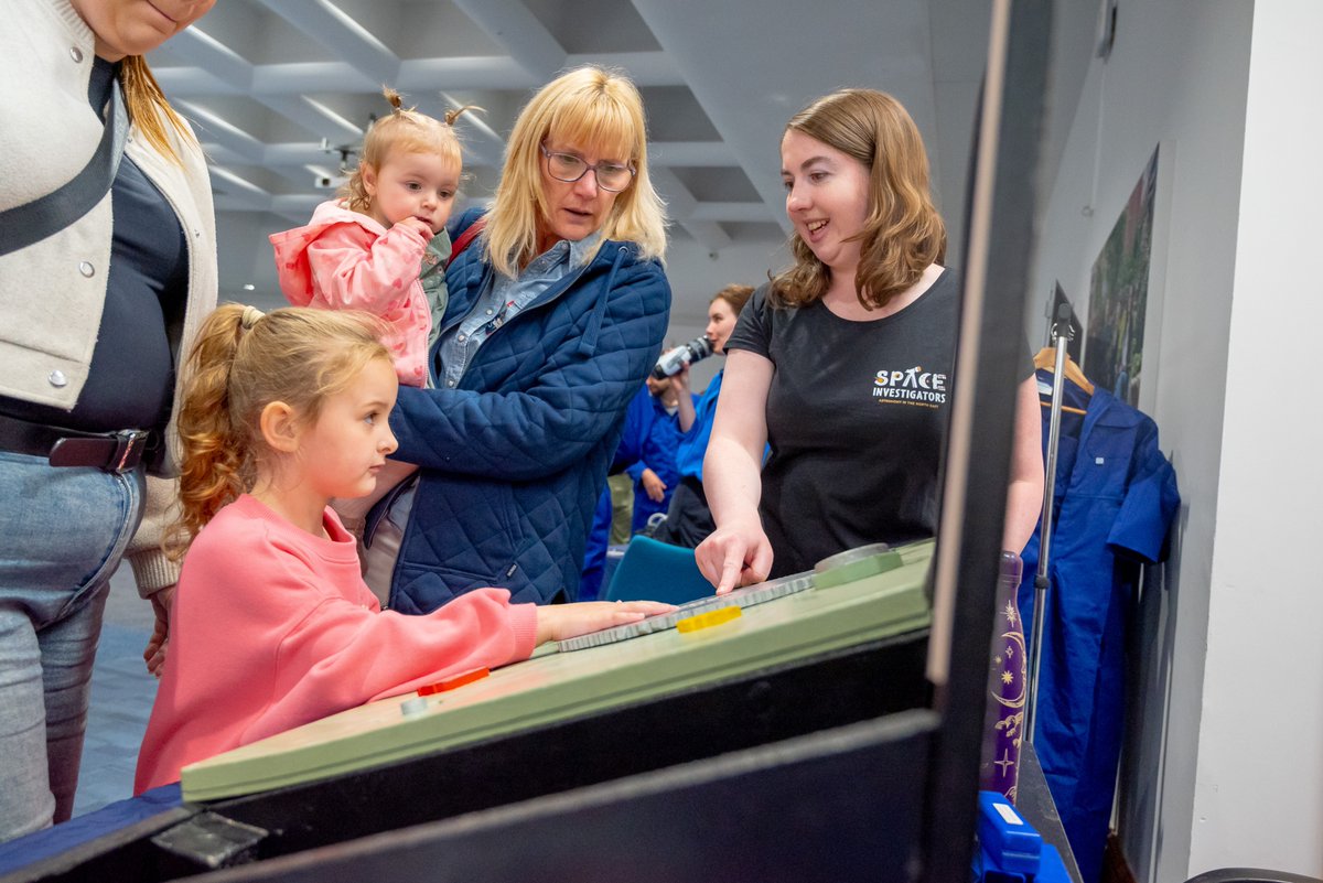 AstroObsNCL's tweet image. A few photos from the Discover Festival at @UniofNewcastle - great event with lots of engagement from the public! ✨
@cosmicsheargirl @astro_fawcett @Rosedshepherd