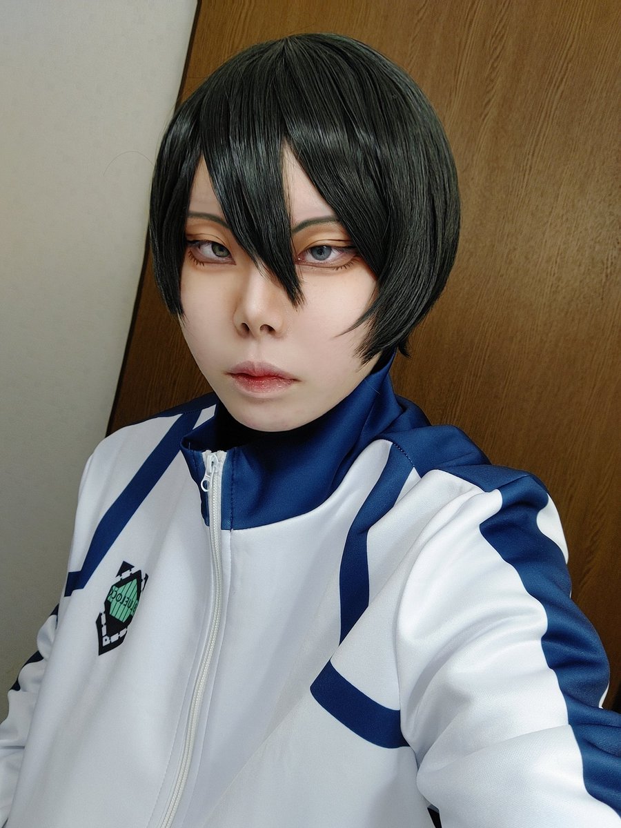 cos 🟦⛓️ 🦉 ⚠カラコン加工

りんちゃは人生初のウィッグセットから手直ししてないからいつも加工で何とかしてる😑
ウィッグ直してカラコン買ってしっかりやりたいなという気持ち😌💭