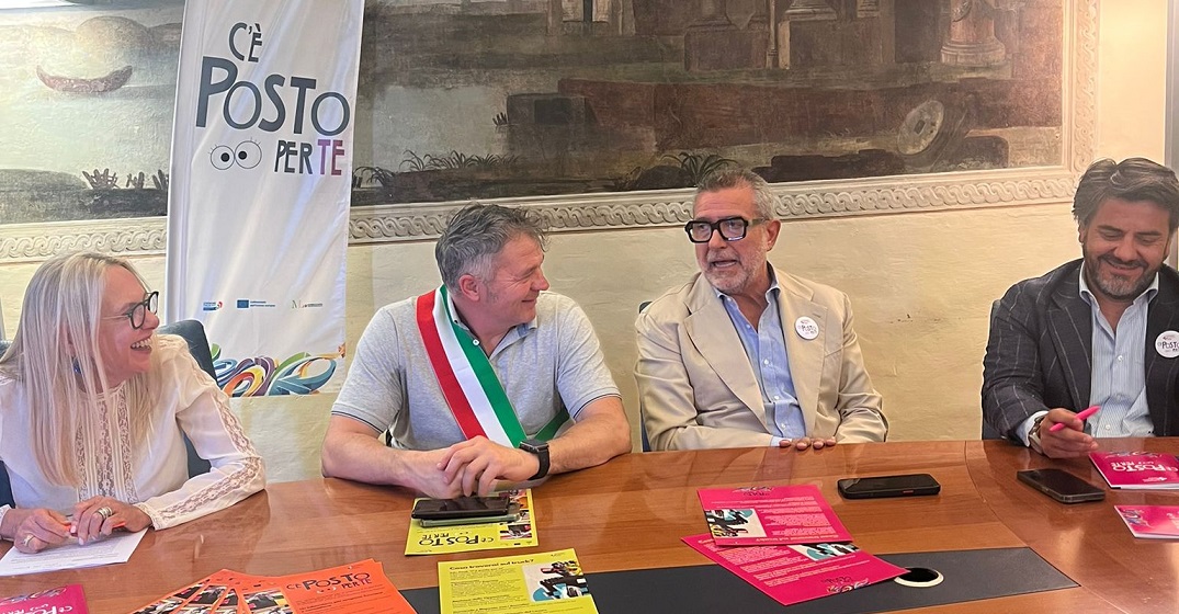 SviLavoroItalia's tweet photo. #CePostoperte: il truck arriva a Foligno per avvicinare i giovani al mondo del lavoro. Oltre 20 aziende hanno effettuato più di 400 colloqui mettendo a disposizione circa 350 posizioni lavorative.
Resoconto qui➡️ https://t.co/mVJQcw1ByE
#SviluppoLavoroItalia
@MinLavoro https://t.co/k5zAiftcMn