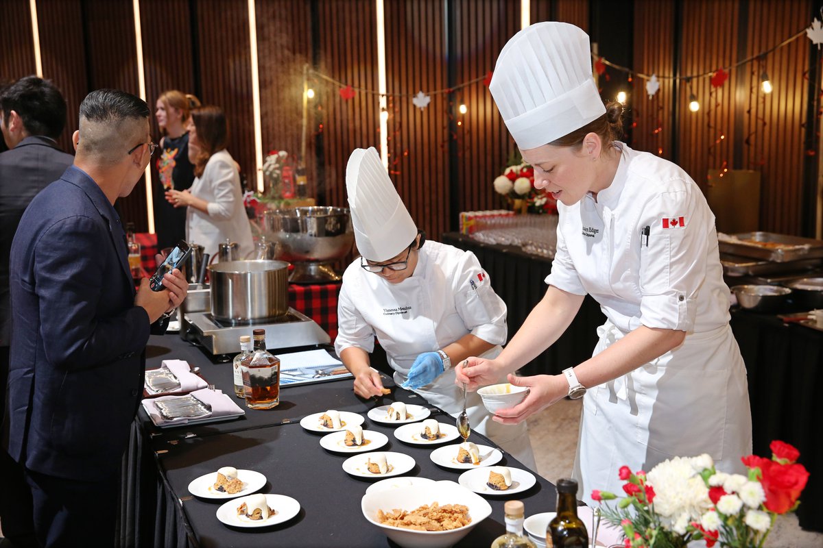 CanEmbVietnam's tweet image. From coast to coast to coast, Canada’s vibrant cuisine, summer spirit, and signature warm hospitality were on full display.
Thank you to all our friends and partners who joined us in making this celebration truly special!
2/2