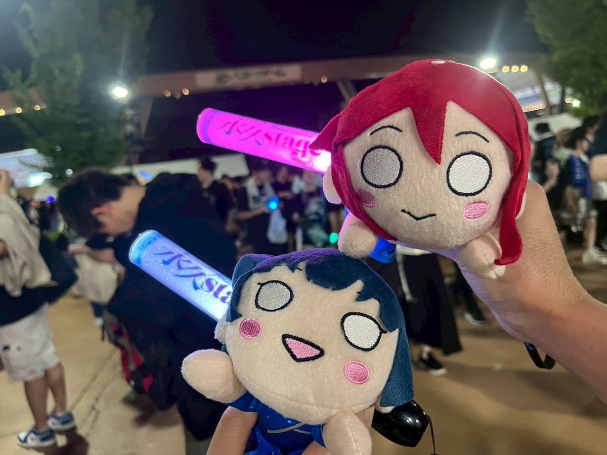 littledemon333's tweet photo. ライブ、本当に最高でした。

この10年、私の青春はAqoursと共にありました。Aqoursに出会えて、Aq追えて本当によかった。何も好きなものがなかった私に、心から好きだと思わせてくれたAqours。ずっと心の支えでした。

形は変わってしまうけれどこれからもずっと大好き！！❤️😈
#Aqours_永久Stage https://t.co/kblBtW0GQS