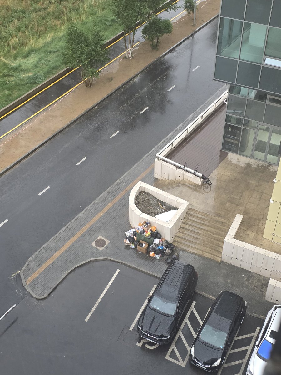 Хогийн цэгээ шийдээгүй хотхон, оффисуудын хогийг барилга барьсан компаний оффис дээр, эсвэл захирлынх нь өрөөнд буулгах хууль санаачилья. Муусайн шуналын туламнууд хотыг шавар ширэнгэ, түгжрэлийн там, хогийн бункер болгож байна.