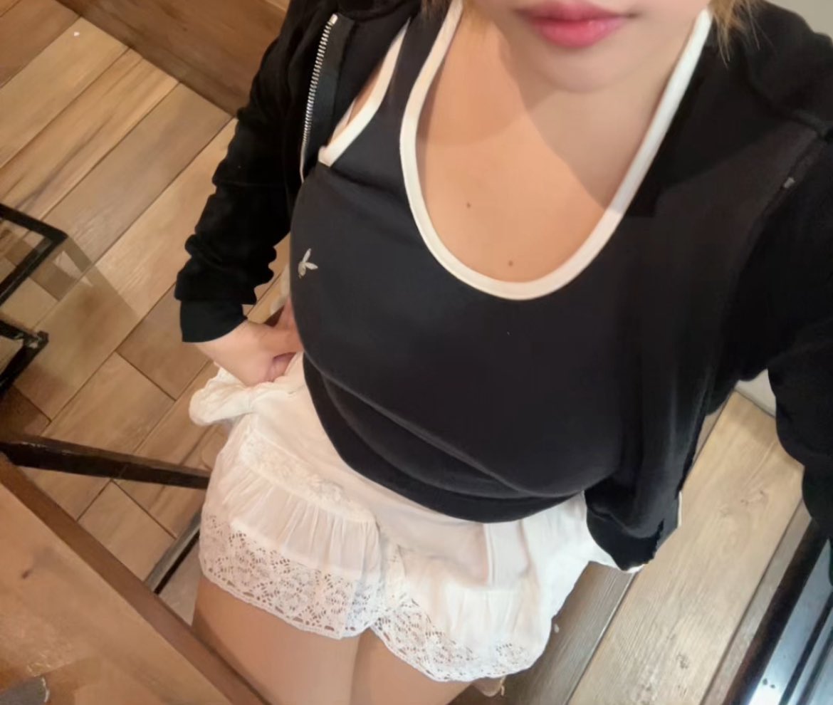 xoxoxyuaa's tweet photo. dates with me? https://t.co/bGnqr3vKNn