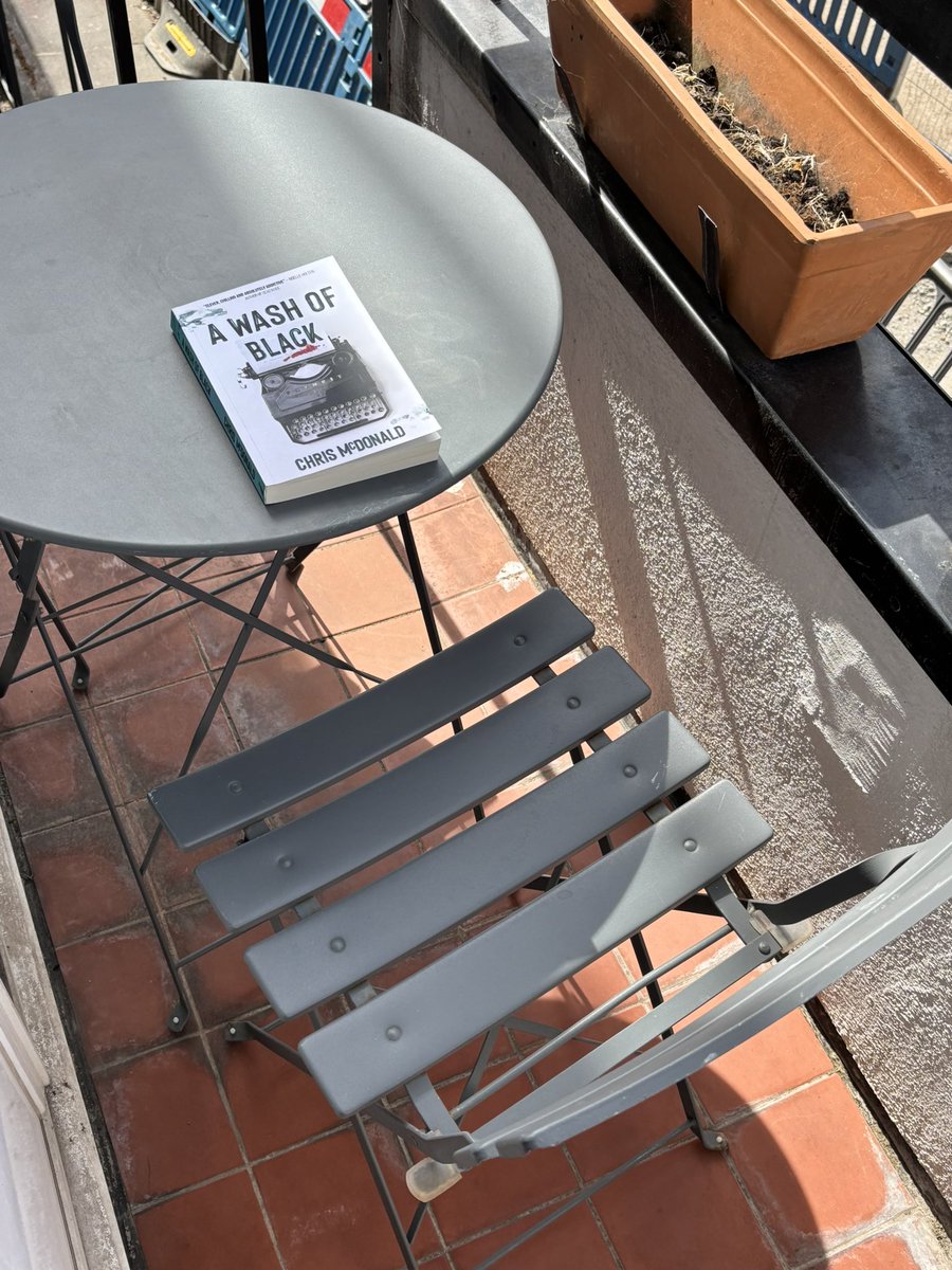 MMHarroldBooks's tweet image. A trip to London: great porch seat, and a re-read of A WASH OF BLACK by a FANTASTIC writer and fellow Red Dog Press alum @cmacwritescrime.  

I hate I can’t make it up North to visit in person.