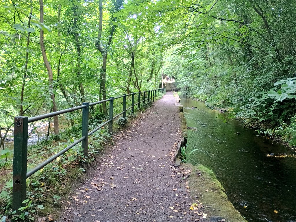 WOLCT's tweet image. A morning wade ahead from Bogs bridge to Spylaw park on the search for invasive species for our volunteers.

@Edinburgh_CC #inns