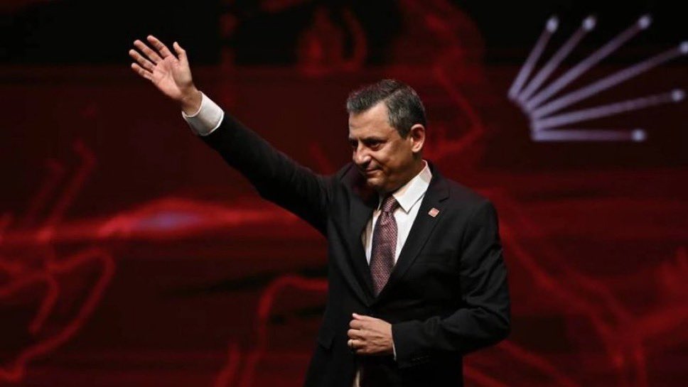 Özgür Özel:

"İktidara geldiğimizde asgari ücret, 3 ayda bir otomatik olarak enflasyona göre zamlanacak."