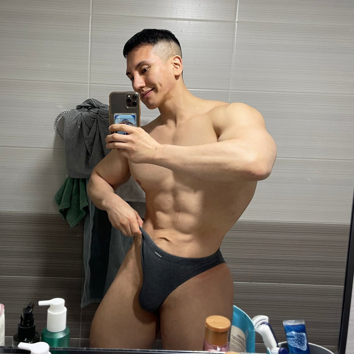 After shower😈

come and join my OnlyFans

onlyfans.com/simba.korea