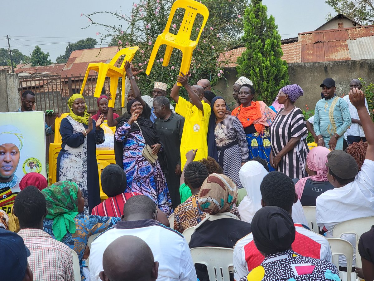 Abe kawempe Hon.Nambi abatonedde obutebe bwa yellow 😂