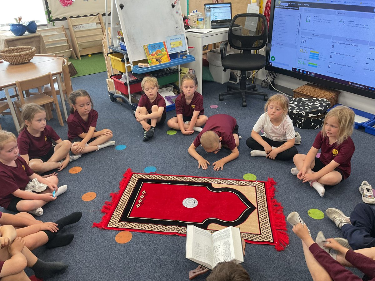 We have been looking at prayer in RE. We explored the Islamic faith and how they pray using a prayer mat. We discussed how Muslims remove their shoes before praying. We have learnt that their holy book is the Qur’an #pdare
