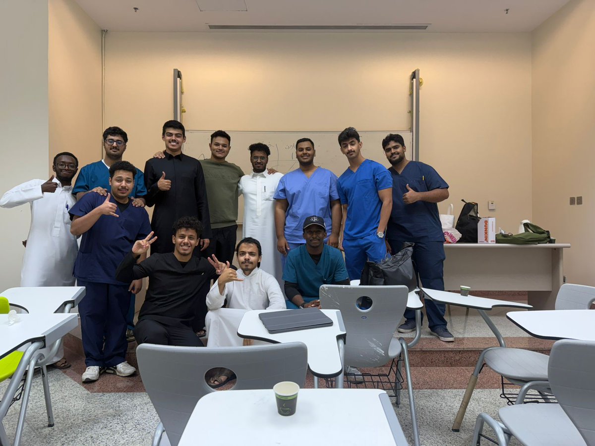 Hroon2002's tweet image. بعد محاولة ٤ سنوات تجاوزنا سنة "ثانية" بحمدالله وفضله 😅😂...

✨Happy nice holiday✨.

#UQU
@FAMS_UQU 
#AMSC_FAMS
#AMSC 
#uqumed45
#EMSUQU45