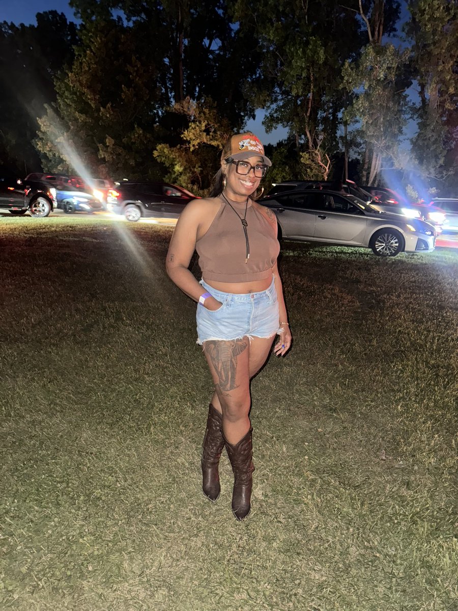 _BabyRyan_'s tweet image. #realpodgirlshxt #midwestinvitationalrodeo