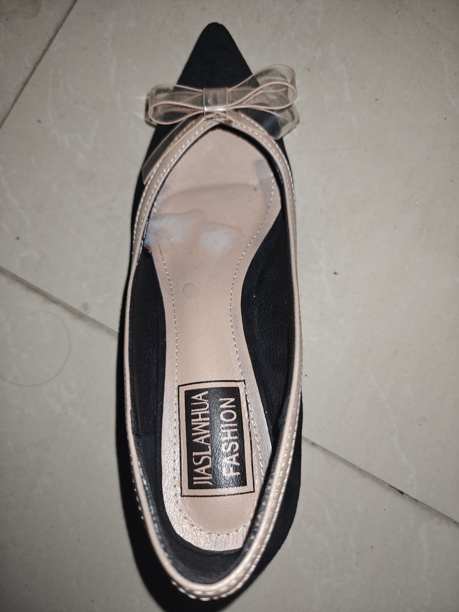 邻居鞋子   有点稀   主页有群      #扫楼 #打胶 #精液高跟鞋 #射高跟鞋 #扫楼打胶 #精液 #高跟鞋 #保养 #楼道保养 #高跟鞋