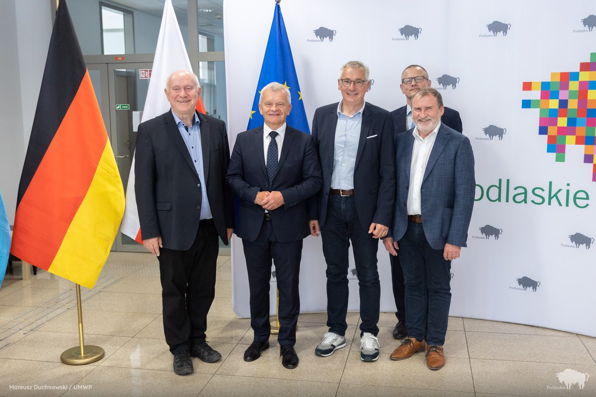 Przedstawiciele powiatu Dingolfing-Landau na ziemi łomżyńskiej! 🇵🇱🇩🇪
Od 26 lat powiat łomżyński i bawarski łączy bliska, samorządowa współpraca. I właśnie w Łomży zakończył się kolejny dzień wizyty gości z Niemiec w Podlaskiem.