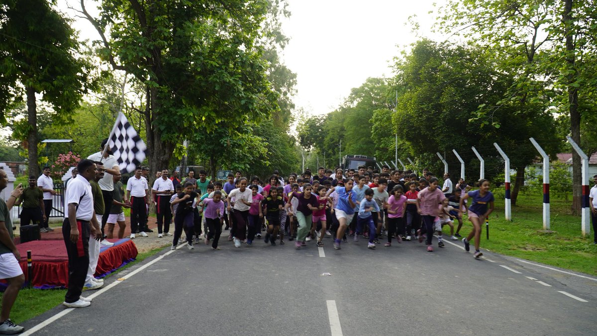 UBArea_IA's tweet image. 🏀 World Olympics Day 🥇

#PanchshulGunners of #IndianArmy organised a #RunforFun for over 150 children of #Bareilly Cantonment on the occasion of #OlympicDay .

It was a good effort towards inculcating the habbit of sports in our youth.

@adgpi
@suryacommand
@ProDefLko
