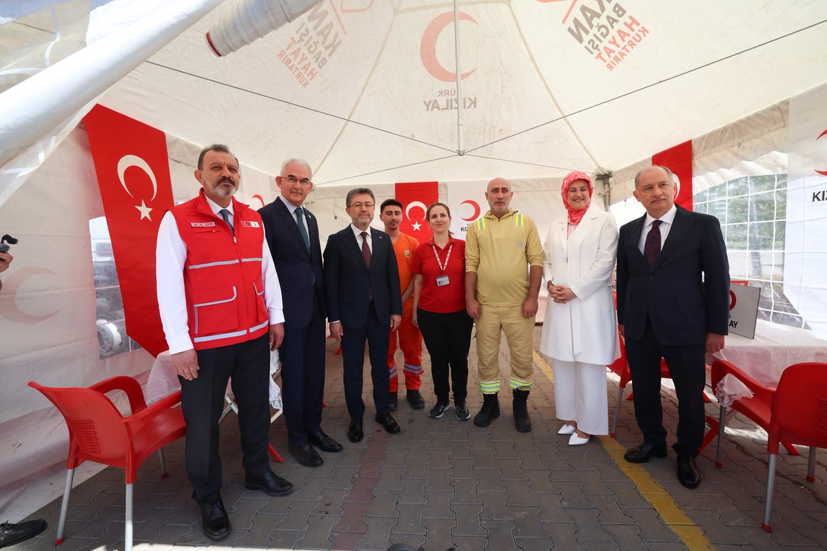 Sayın Bakanımızın başkanlığında, Türk Kızılayı ile “Hastaya Kan, Ormana Can!” mottosuyla imzaladığımız protokol kapsamında, bir ünite kan bağışına karşılık üç fidan dikerek hem hayat kurtarıyor hem de geleceğe nefes oluyoruz.