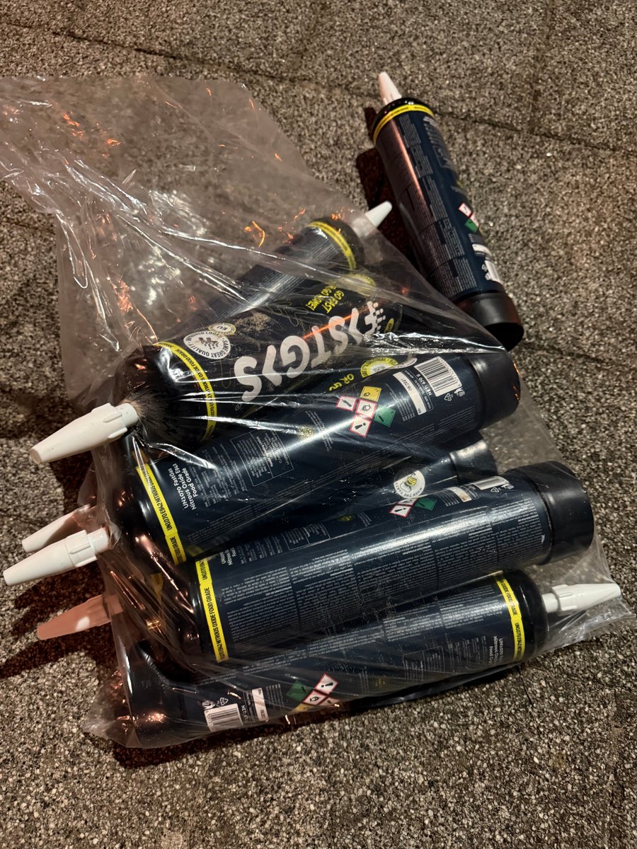 DorsetSpecials's tweet photo. #SpecialSergeant David and #SpecialConstables Paolo & Paul joined the NPT in Bournemouth to tackle antisocial behaviour on the seafront this weekend .
A large quantity of nitrous oxide โ a Class C drug โ was seized from members of the public.
#DorsetPolice #GoodSafeSummer https://t.co/RuR4NW6iEn