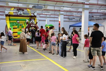 Karne Şenliğinde çocukların yüzleri gülüyor