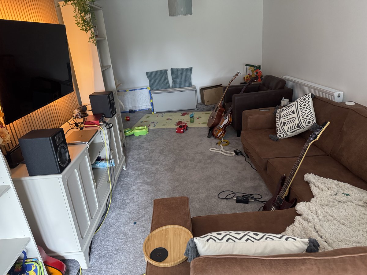 Andi_Stone's tweet image. I love it when family come over and we jam… the morning after not so much 🥴
