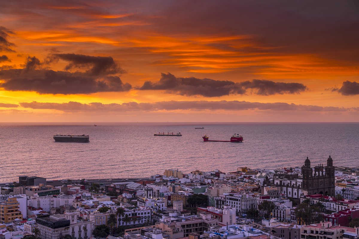 UD Las Palmas (@udlp_oficial) on Twitter photo 👋🏽 ¡Buenos días, afición!
Hoy, 24 de junio, es un gran día para nuestra ciudad. ¡Celebramos el 547 aniversario de Las Palmas de Gran Canaria! 👏🏽💛💙
#LaUniónHaceLasPalmas #SeremosMásUnión <a href="/LpaVisit/">Turismo de Las Palmas de Gran Canaria</a> (📸 <a href="/ivanlesa/">Iván León Santiago</a>) 👋🏽 ¡Buenos días, afición!
Hoy, 24 de junio, es un gran día para nuestra ciudad. ¡Celebramos el 547 aniversario de Las Palmas de Gran Canaria! 👏🏽💛💙
#LaUniónHaceLasPalmas #SeremosMásUnión <a href="/LpaVisit/">Turismo de Las Palmas de Gran Canaria</a> (📸 <a href="/ivanlesa/">Iván León Santiago</a>)