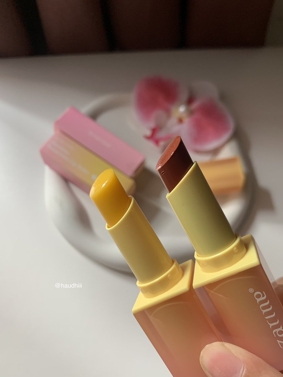 haudhiii's tweet photo. waktu di apply ada cooling effect nya ✨
 avail with 5 shade tapii aku baru punya 2 shade ada huhu😭 https://t.co/X25olJs3m5