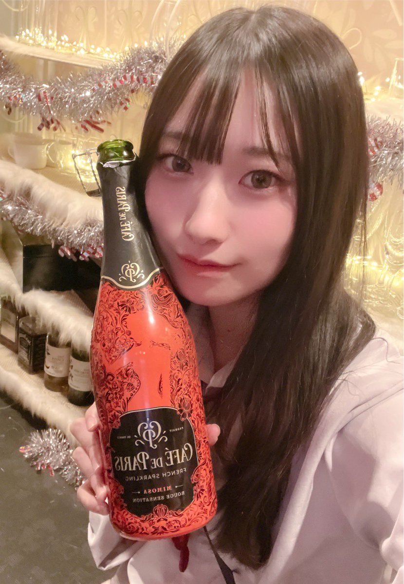 barmacaron's tweet photo. 真っ赤で可愛いミモザ♥️
甘くて美味しかった☺️🍷ありがとうございます❕

#コンカフェ  #コンカフェ嬢  #ガールズバー  #制服  #JK  #渋谷  #道玄坂  #マカロン  #バーマカロン https://t.co/Ab8zWHweWx