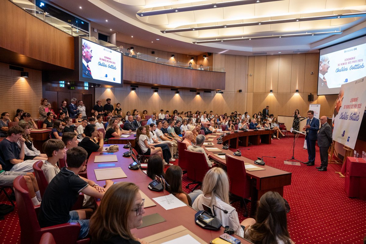 Cette année un nouveau prix « Paroles d’Histoire – Paroles d’espoir » s’ajoute au prix Charles Gottlieb pour matérialiser la nouvelle offre du département autour des grands lieux de combats que sont Verdun et les plages du Débarquement. Au total les Voyages de la mémoire auront