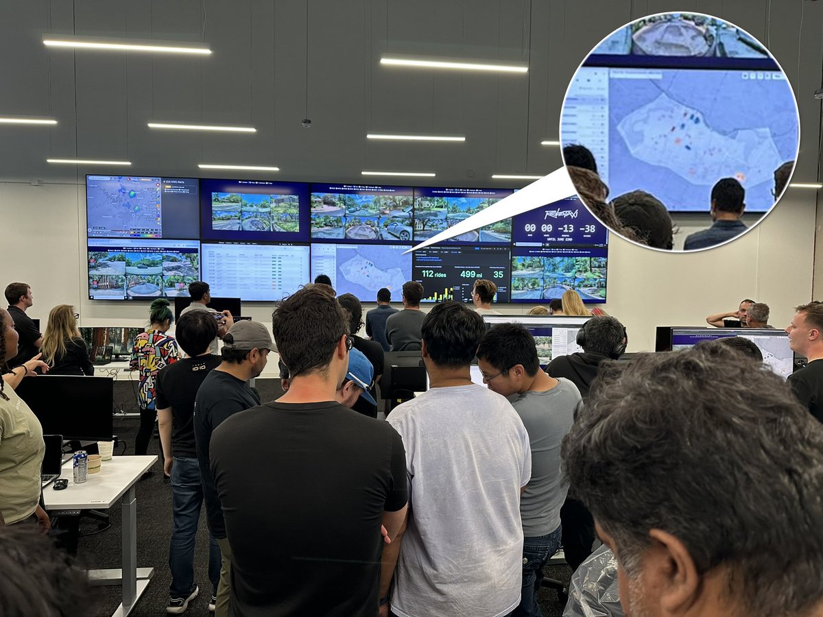 piloly's tweet image. I think there are about eight to ten Robotaxis in Austin right now.

It will be interesting to see how quickly Tesla can scale up the area, the number of cars and the number of users.