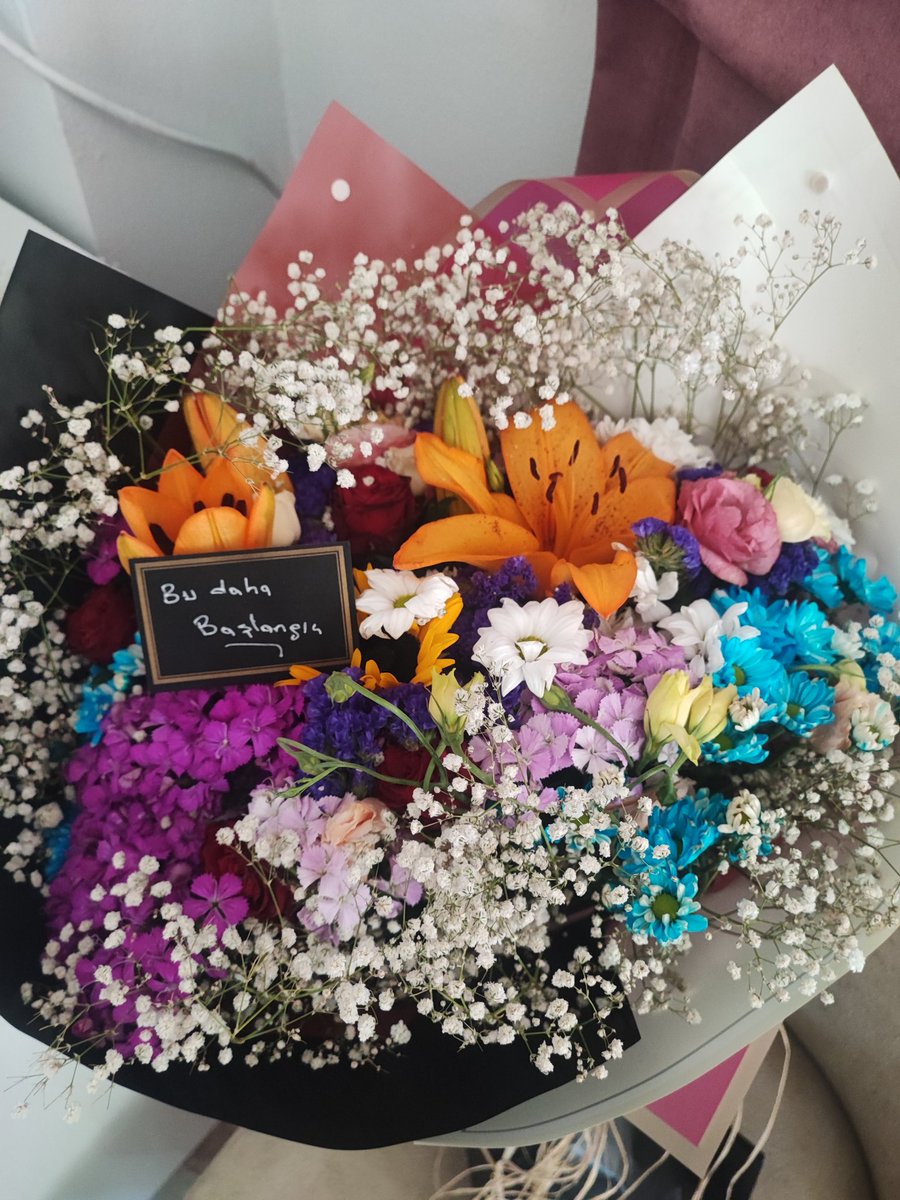 Tüm ailesini alıp bize gelmiş ne alaka?