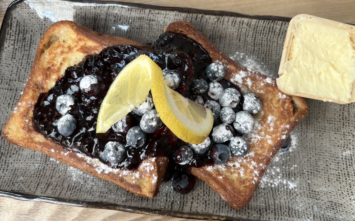 Blueberry french toast with lemon cream 😋
