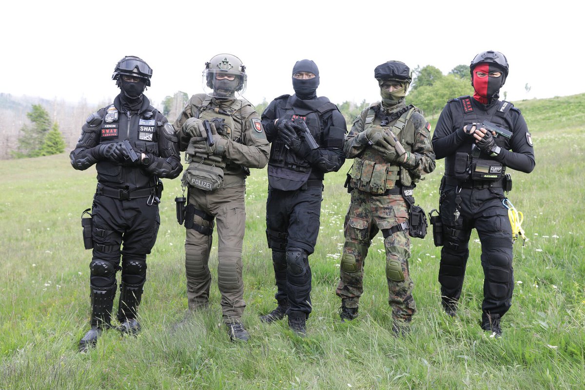 Friendship and teamwork lasts forever 😎 with <a href="/zym123hp/">zym123hp</a> <a href="/geartau/">geartau</a> <a href="/MedicalSoldier_/">Medical_Soldier</a>