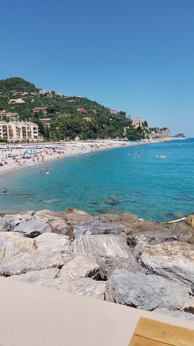 E il mare concederà a ogni uomo nuove speranze ,
come il sonno 
porta i sogni .
 
Cristoforo Colombo

📷mia