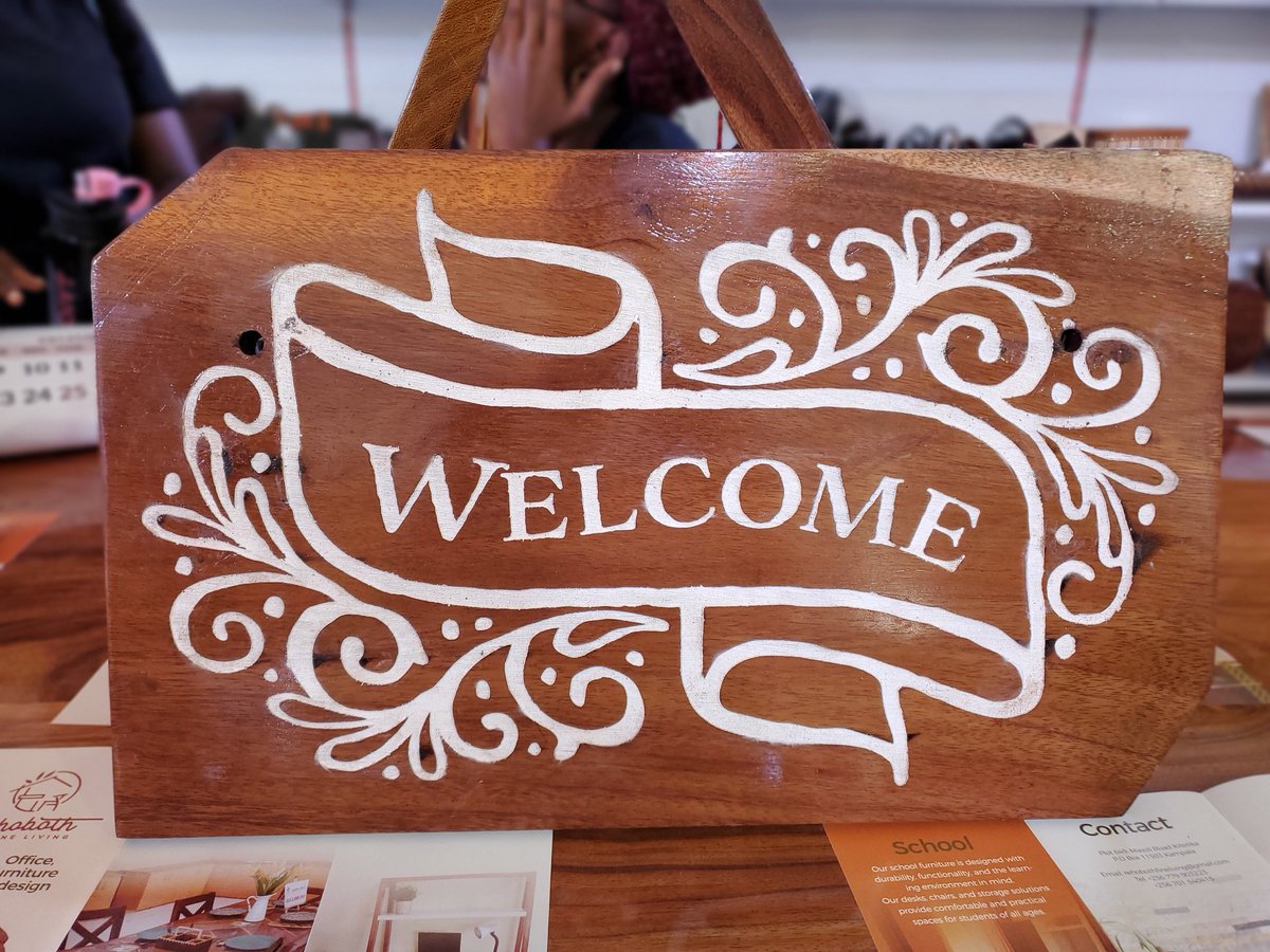 RFLiving's tweet photo. Improve  your door's appeal with a touch of creativity! Transform your entryway with this charming door hanging, available for you today. 😊
#rehoboth_fine_living
 #home #restuarants #furniture https://t.co/JHcDh9DEWi