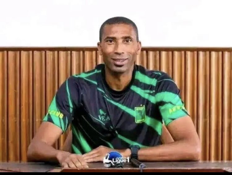 So this season no humble ntoni ntoni this season we are spear heading for the league tittle, Jiki jela Abdesalm Jiki Jela, Gwaza Bhaka Juju Gwaza.... League or death..