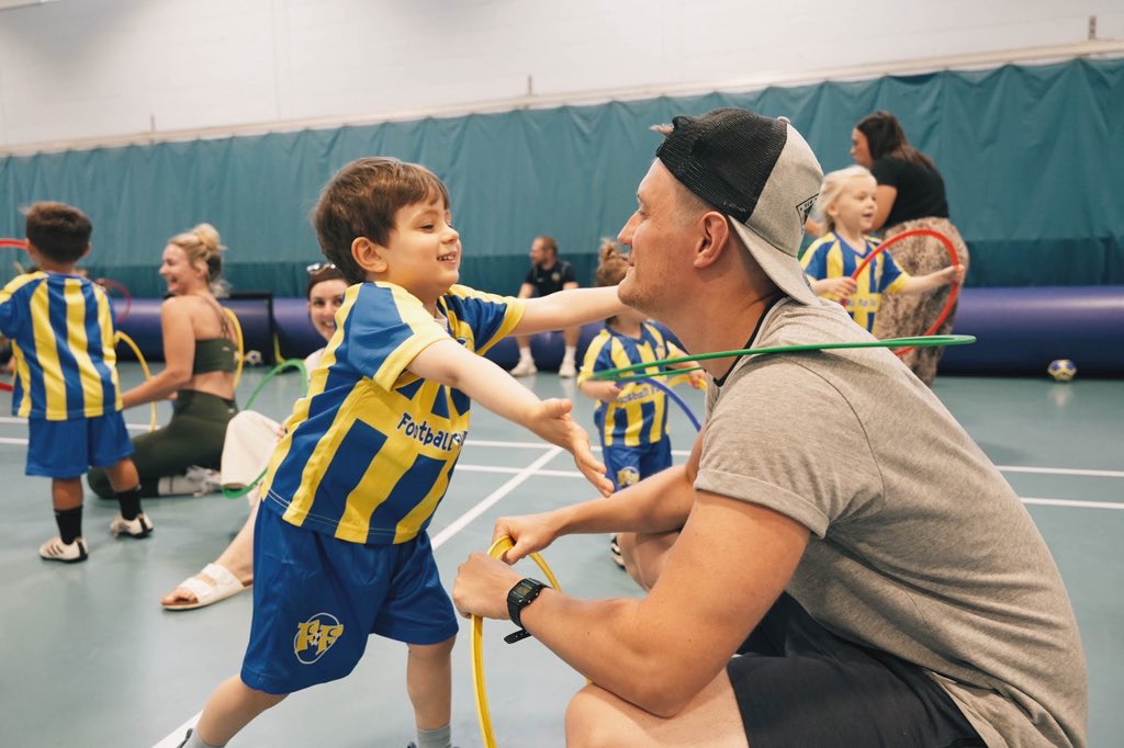 😊 GENEROSITY is our Word of the Week!

From the warm welcome the children give to each other, through to sharing footballs with each other, we’ll be looking out for the magic moments where ‘generosity’ is on show within our experiences.