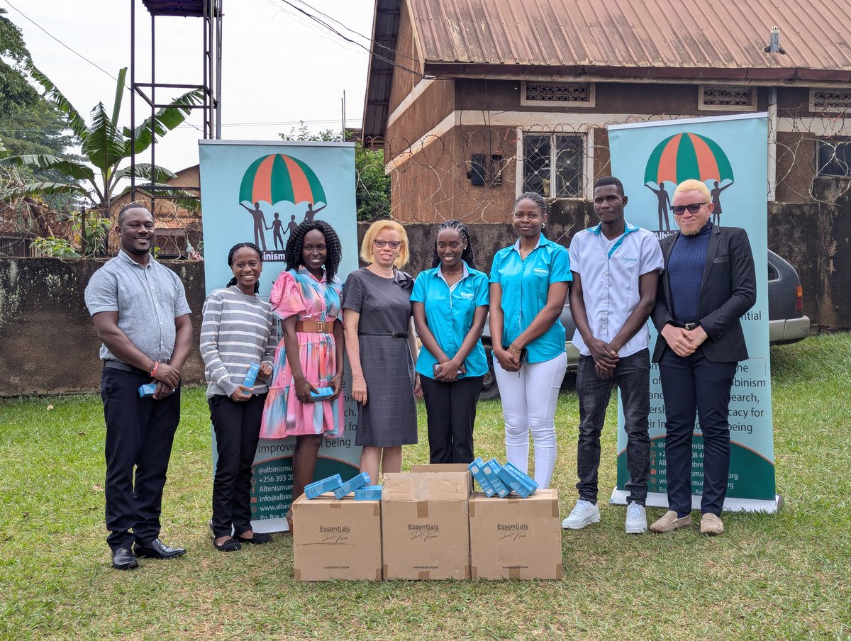 albinismumbrell's tweet image. Earlier today, we received a generous donation of sunscreen from @essentialsbydrk. This support goes a long way in protecting the health and dignity of persons with albinism.
Thank you for standing with us in the fight for better health and sun safety.
#AlbinismMatters…