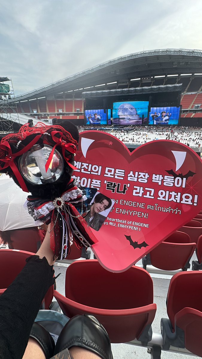 ThanyaratKitty's tweet photo. ฟินฟินม้ากกก😭❤️❤️❤️
#WALKTHELINE_IN_BANGKOK 
#EN_WORLDTOUR_WALKTHELINE https://t.co/1YnRR3spwh
