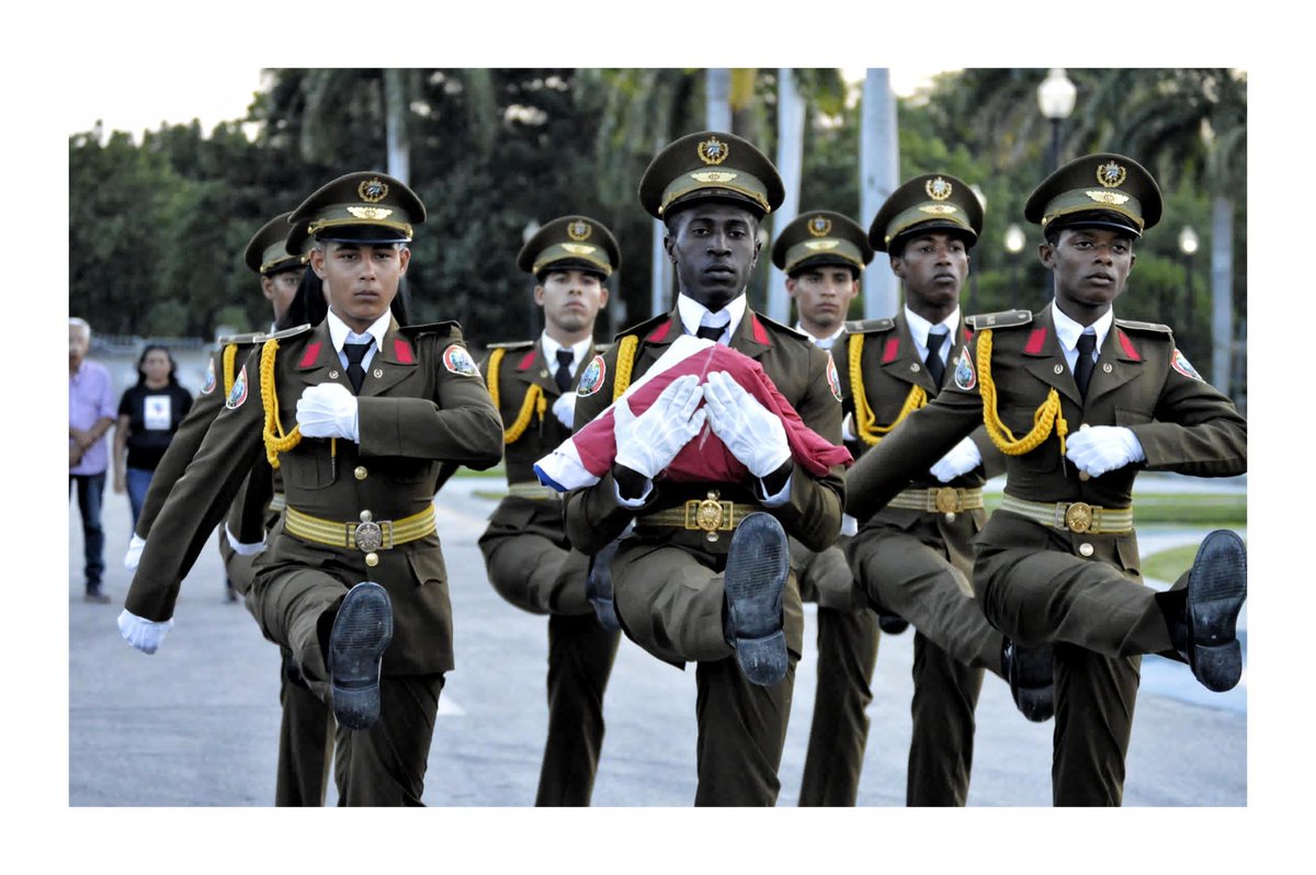 Jóvenes orgullosos de cumplir con el Servicio Militar Activo.
#Cuba nos convoca a su defensa.