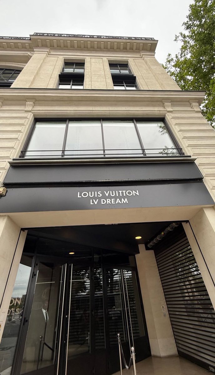 น้องโฟ้ด check check!!

FOURTH HAPPY TIME IN PARIS 
#LVMENSS26 #LOUISVUITTON 
#Fourthnattawat #โฟร์ทณัฐวรรธน์