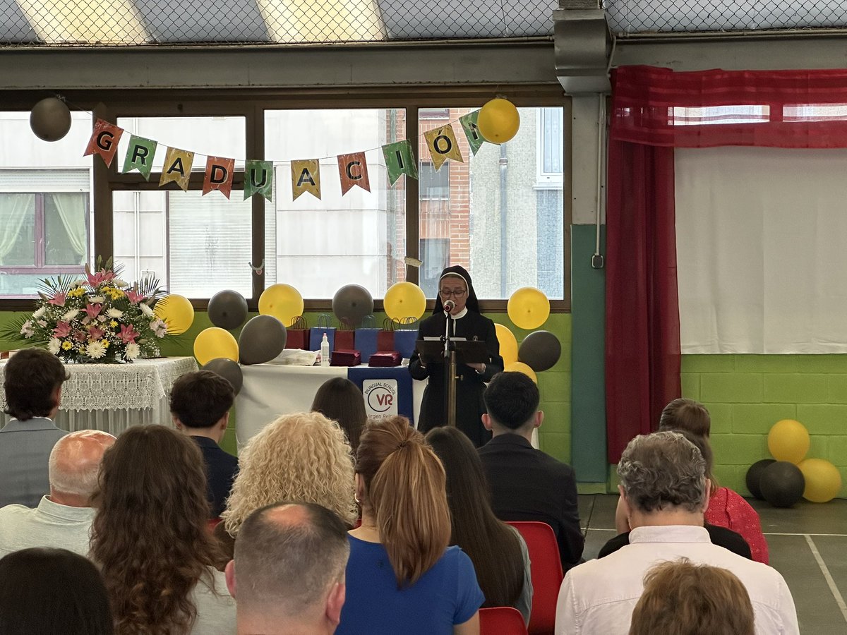 El pasado viernes nos tocó despedir con cariño a nuestros alumnos de 4º ESO.

Una etapa que termina, una nueva aventura que comienza.

¡Gracias por tantos recuerdos! Siempre formaréis parte de nuestra historia ❤️❤️