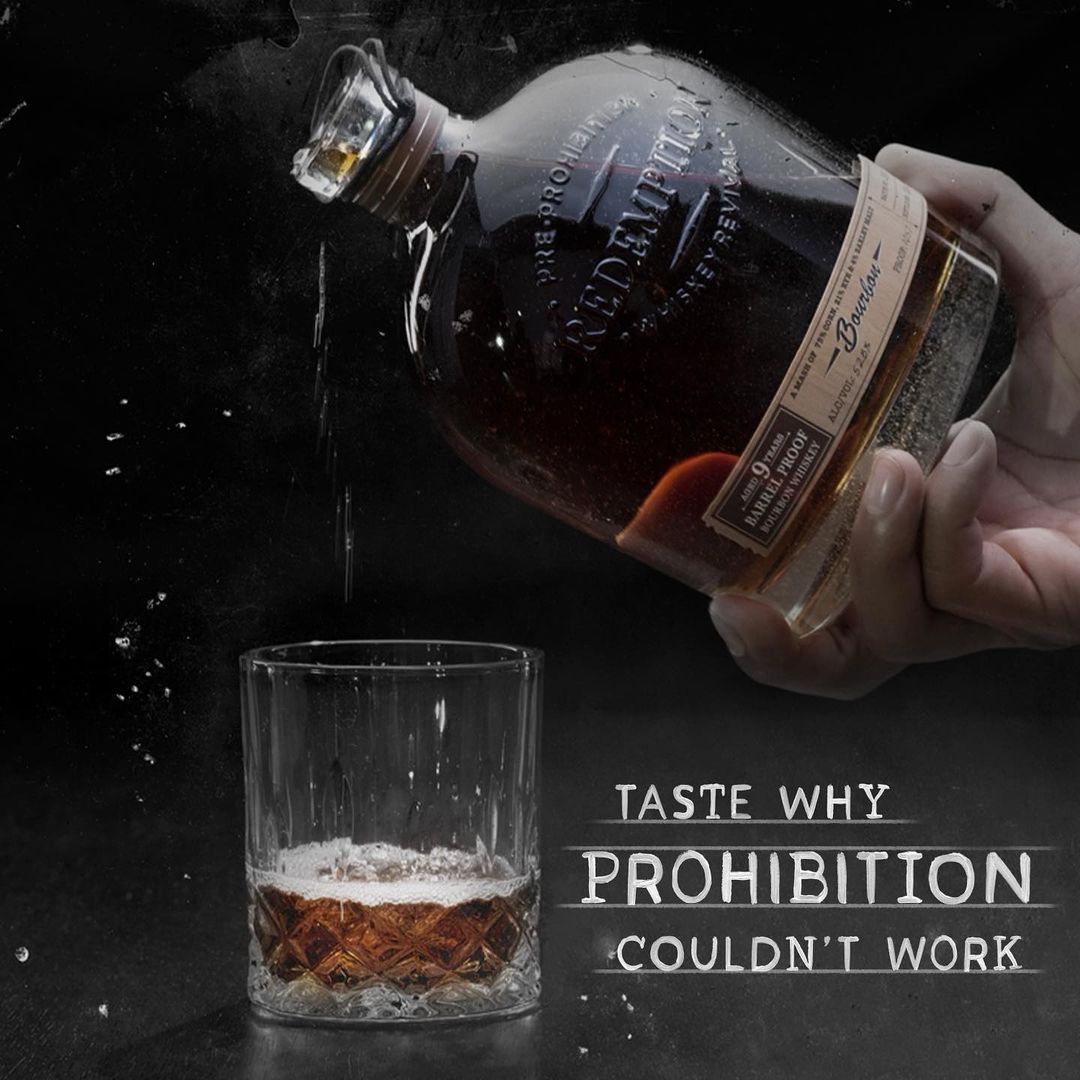Si bien la ley establece que un #whiskey debe tener un 51% de grano de centeno para ser clasificado como Rye,  #RedemptionRye es elaborado con un 95% de centeno destacando por su perfil especiado y robusto 🥃
