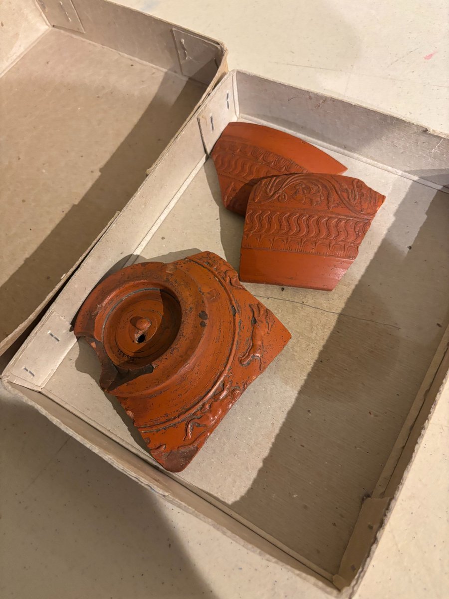 BVCSchool's tweet image. Y4 have arrived at Clifton Park Museum for our Roman Lives workshop. We are looking forward to meeting the Roman Soldier and checking out some of the artefacts from Roman Britain.
@CliftonParkMus 
#History #TeamBVCS