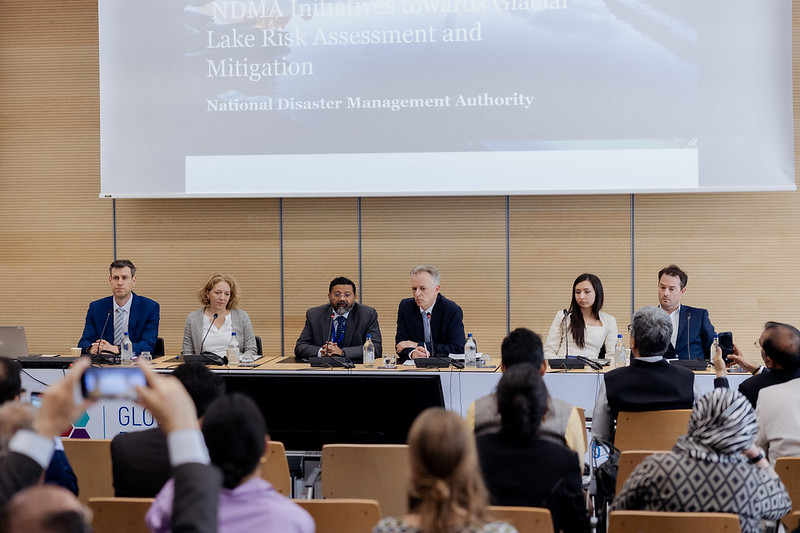 SwissEmbassyIND's tweet photo. Mountains face rising GLOF risks due to climate change. At #GP2025, experts gathered to share solutions, strengthen partnerships, and showcase projects like Indo-Swiss #SCAHimalayas. 
Watch the full session here👉https://t.co/BCB09y9h02 https://t.co/k5ulqbJAW7