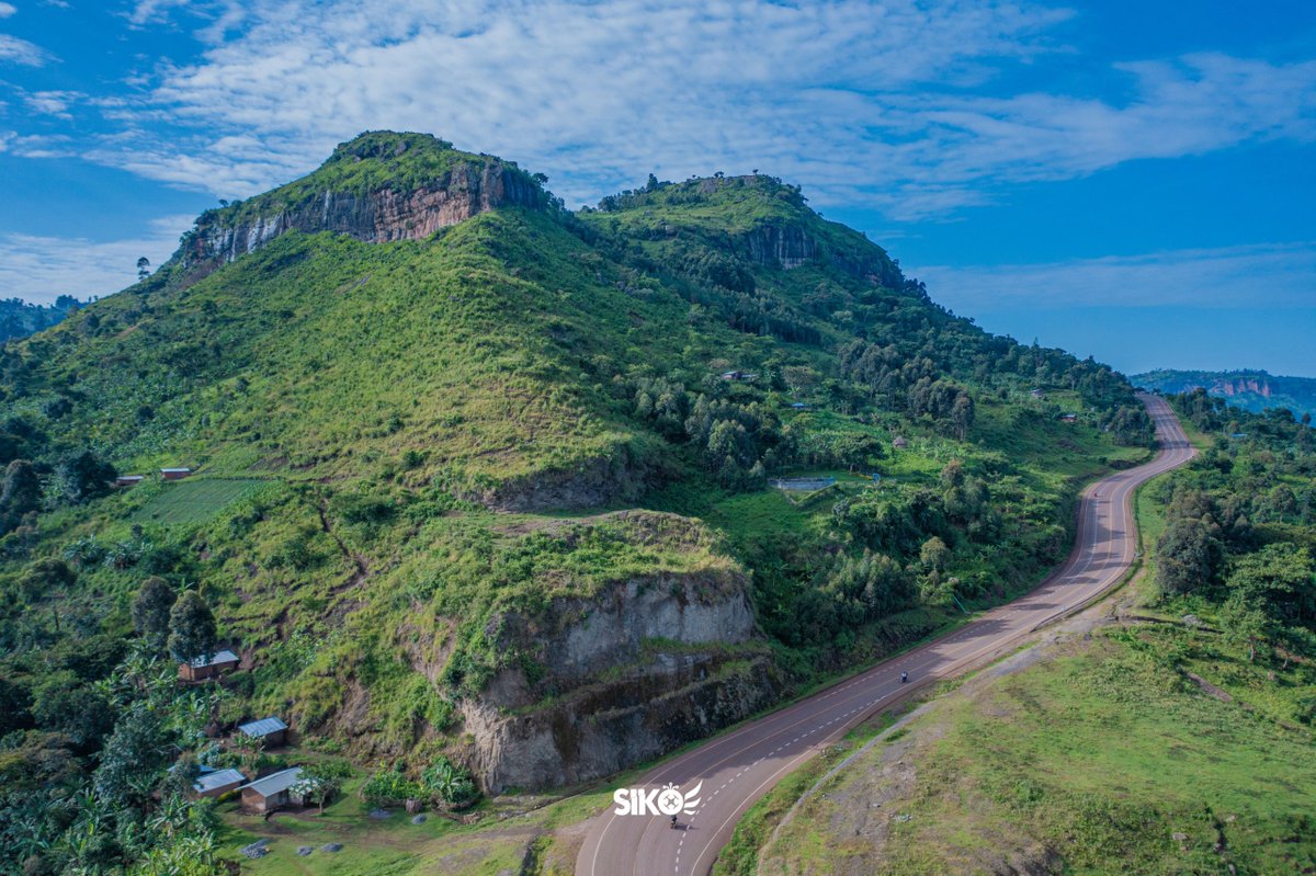 dickson_siko's tweet image. This is Uganda 🇺🇬, can you guess the location? #SikoIsHere #DronesForGood #visituganda #Exploreuganda 
@ExploreUganda @MoWT_Uganda @MTWAUganda 
📸@SikoConsultsLtd