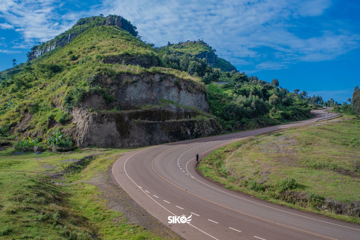dickson_siko's tweet image. This is Uganda 🇺🇬, can you guess the location? #SikoIsHere #DronesForGood #visituganda #Exploreuganda 
@ExploreUganda @MoWT_Uganda @MTWAUganda 
📸@SikoConsultsLtd
