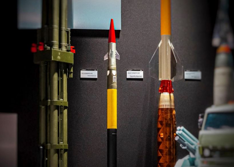 DefenseMirror's tweet photo. Rostec Delivers First Mini-Missiles for the New 48-Round Pantsir Air Defense System::
https://t.co/CJkdKSVcVW
#Rostec #Pantsir #AirDefense #Missiles #Russia #MilitaryTech #DroneDefense #UAV #MissileSystem #DefenseNews #48Rounds #MiniMissiles #HighPrecisionSystems https://t.co/FF5dy1otFn