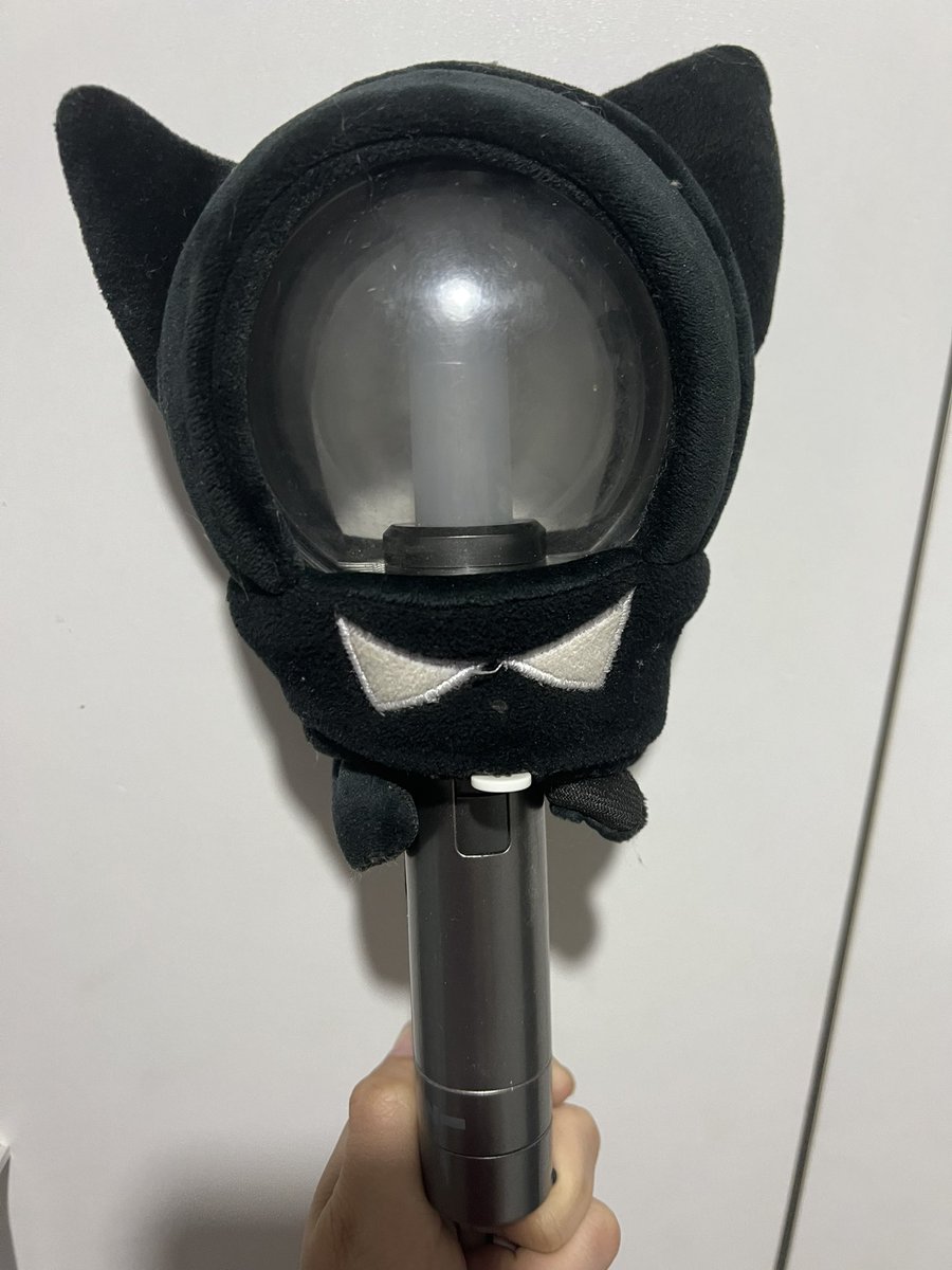 decelis_cart's tweet photo. Wts lfb 
Enhypen random/assorted photocards 

DROP YOUR OFFER!!

 - also looking for resellers of these, dm me
 - onhand
 - official
 - good condi
 - can send video condi of the pcs thru dm

LIGHTSTICK (has a lot of dents) with cover - ₱500

prio payo | dop

Loc : Cavite https://t.co/zeuzxWSjCa