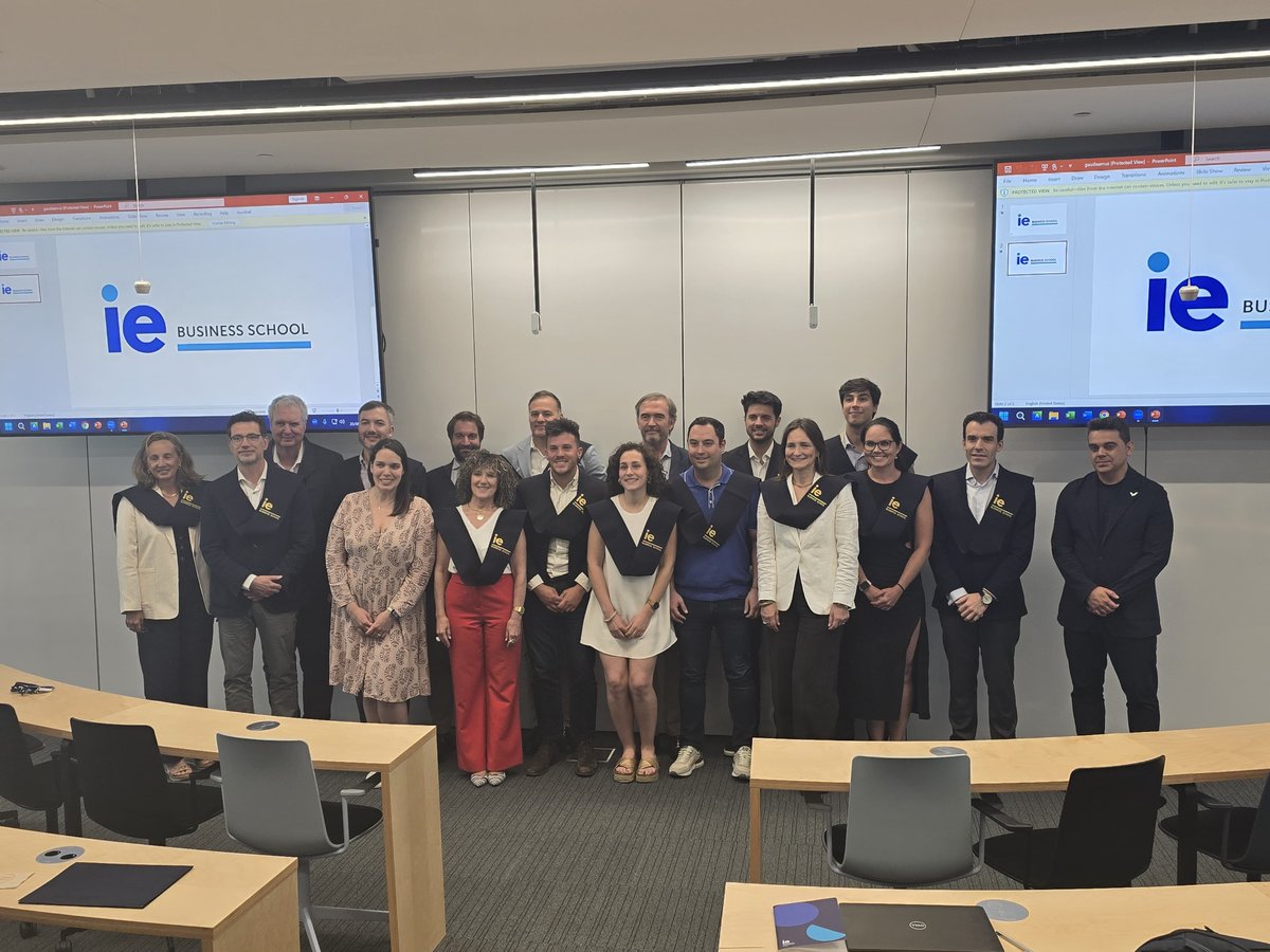 culturaliquidaf's tweet photo. Hemos clausurado el II Programa de Dirección de Empresas Vitivinícolas de @IEbusiness  del que @PedroRuizAlma es director académico. Una quincena de directivos del sector ha abordado los desafíos del mundo del vino para lograr una gestión más eficiente. https://t.co/eAg3XzWrQA