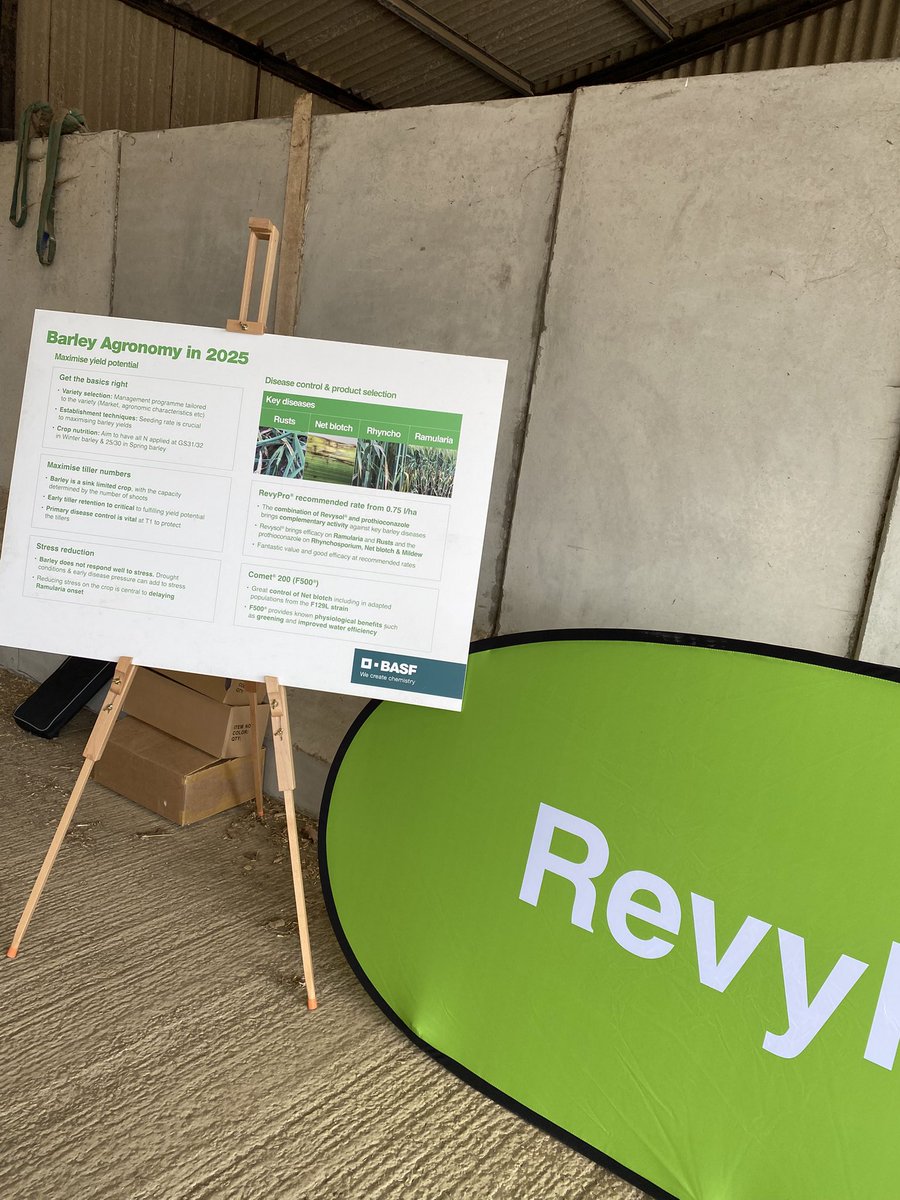 Our first crop tour of the day has commenced at our Edenham Variety Trials🌾🚶‍♀️ 

A great turnout this morning- we look forward to seeing the rest of you after lunch for our second crop tour of the day with <a href="/BASFcropUK/">BASF Agricultural Solutions UK</a> <a href="/HORSCHUK/">HORSCH UK</a>