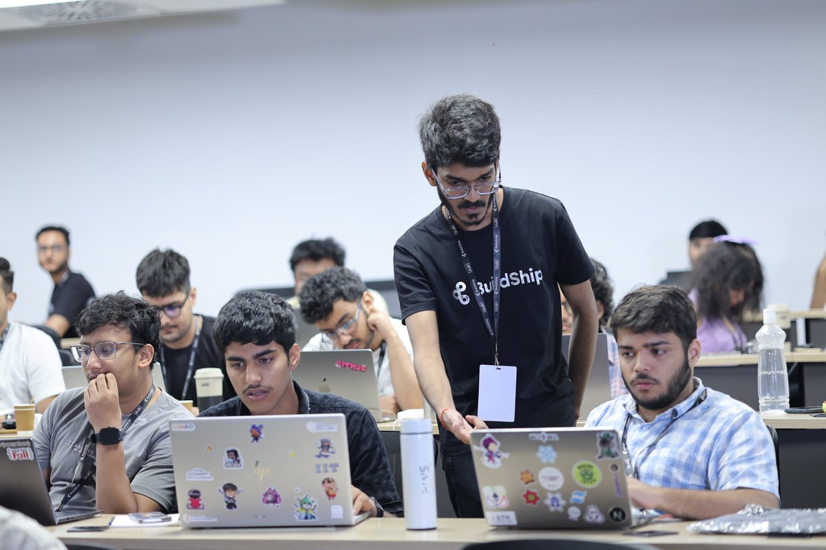 hackthisfall's tweet photo. 💬 Mentorship Check-In

Our mentors floated through the room to support participants with ideas, blockers, and tool tips.

[7/n] https://t.co/rvx5gTWpi1