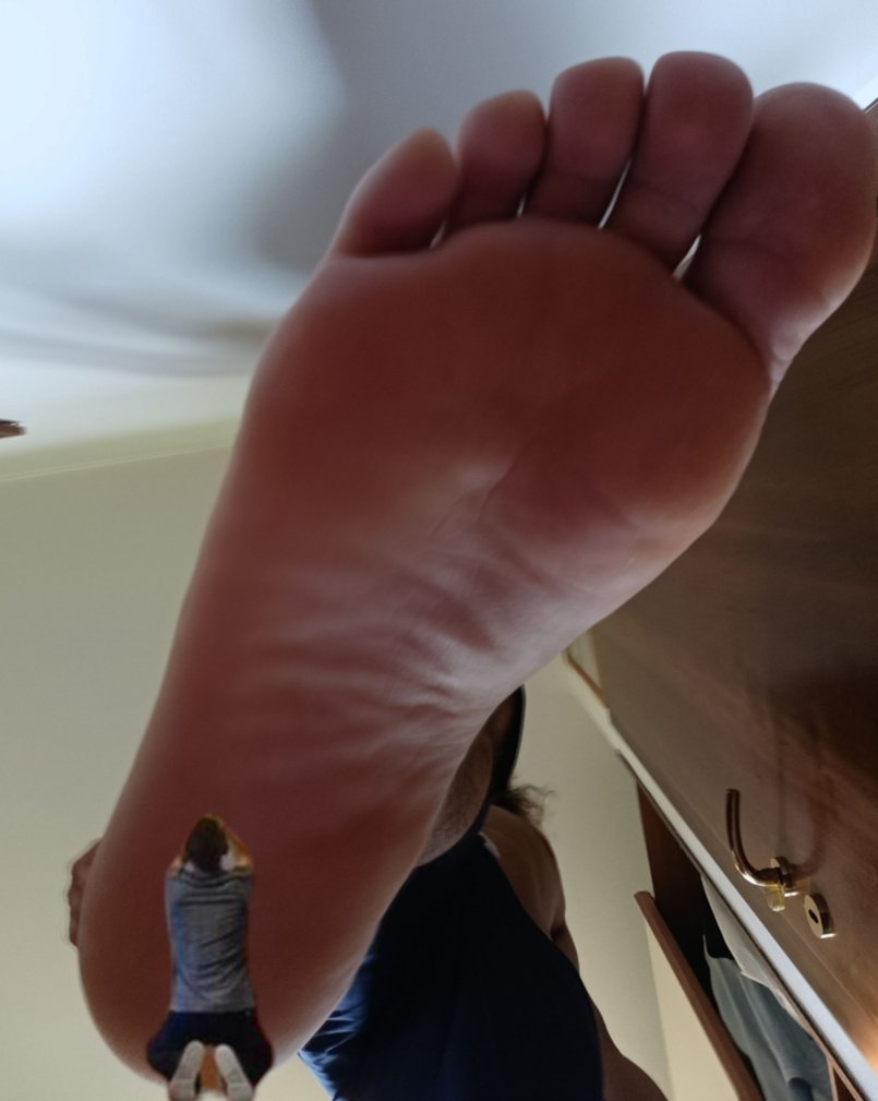 Ciao schifosi vermi insignificanti, finalmente ho deciso di entrare in questo mondo!
Ho una voglia matta di divertirmi giocando con voi, usandovi a mio piacimento come pedine di una dama alcolica, scegliendo le vostre azioni per poi bervi come voi farete col vostro cervello!😈